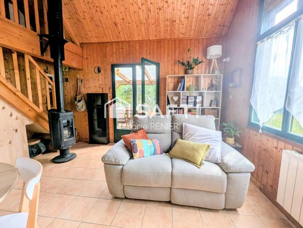 EN EXCLUSIVITÉ – Maison en bois avec jardin dans le bourg de Vaulandry