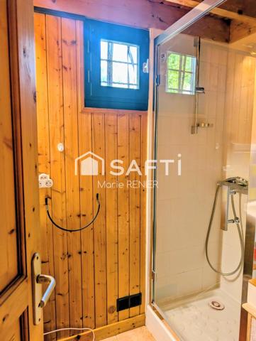 EN EXCLUSIVITÉ – Maison en bois avec jardin dans le bourg de Vaulandry
