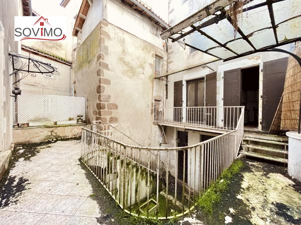 INVESTISSEMENT LOCATIF - 3 IMMEUBLES AVEC PATIO INTERIEUR - A RENOVER