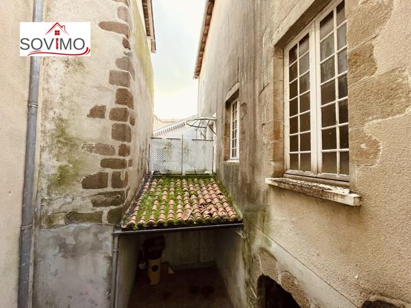 INVESTISSEMENT LOCATIF - 3 IMMEUBLES AVEC PATIO INTERIEUR - A RENOVER