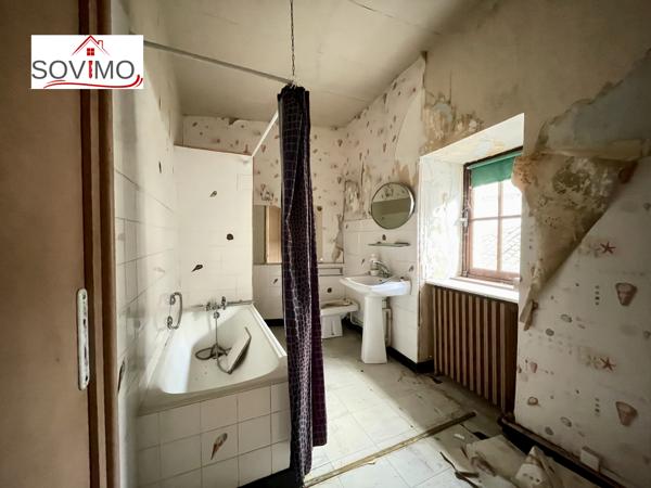 INVESTISSEMENT LOCATIF - 3 IMMEUBLES AVEC PATIO INTERIEUR - A RENOVER