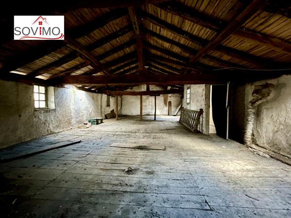 INVESTISSEMENT LOCATIF - 3 IMMEUBLES AVEC PATIO INTERIEUR - A RENOVER