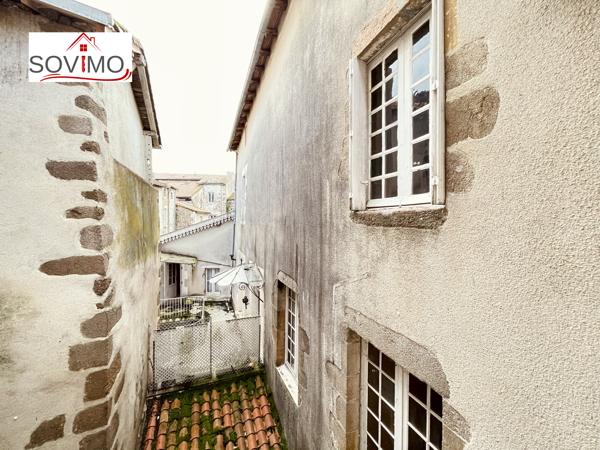 INVESTISSEMENT LOCATIF - 3 IMMEUBLES AVEC PATIO INTERIEUR - A RENOVER