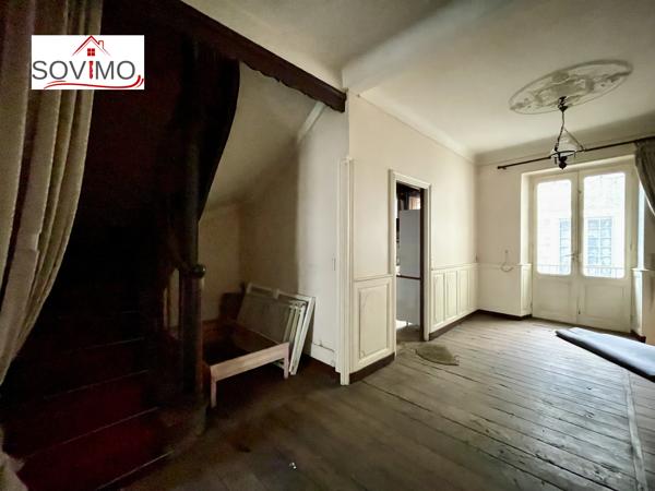 INVESTISSEMENT LOCATIF - 3 IMMEUBLES AVEC PATIO INTERIEUR - A RENOVER