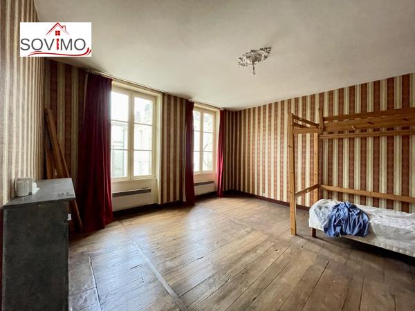 INVESTISSEMENT LOCATIF - 3 IMMEUBLES AVEC PATIO INTERIEUR - A RENOVER