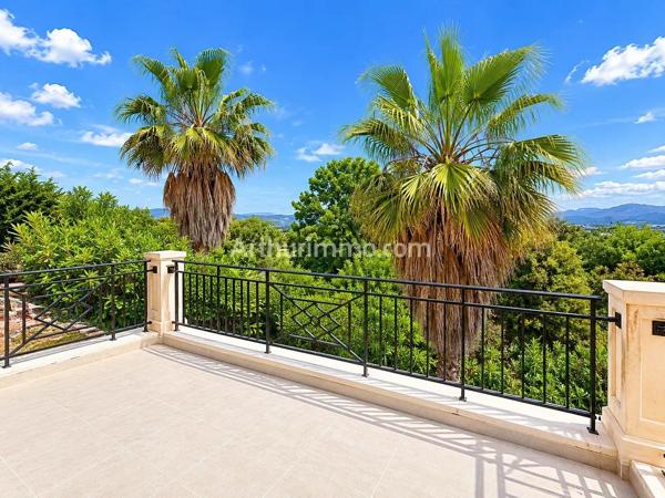 Vente                                                      Villa
                        
                     3 pièces                      74 m2                     à Roquebrune-sur-Argens