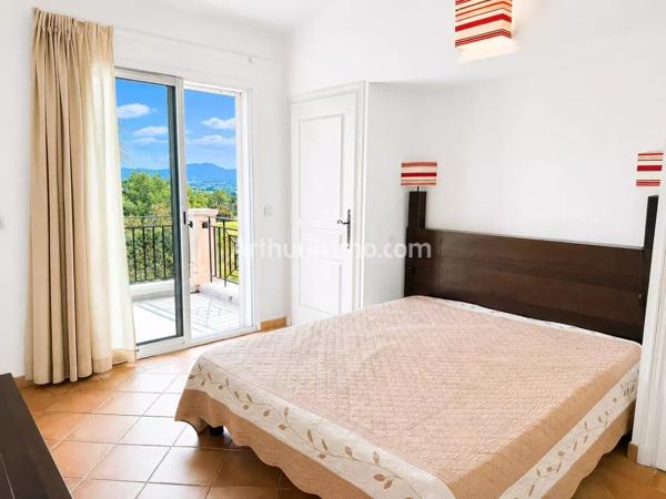 Vente                                                      Villa
                        
                     3 pièces                      74 m2                     à Roquebrune-sur-Argens