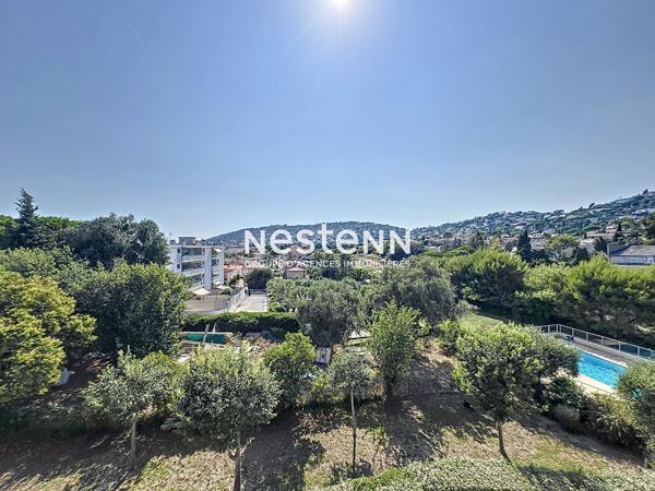 Golfe Juan - 4P - 95m2 - Secteur COURCETTES - Terrasse - Garage - Piscine - Dernier étage - Refait à neuf - Sud