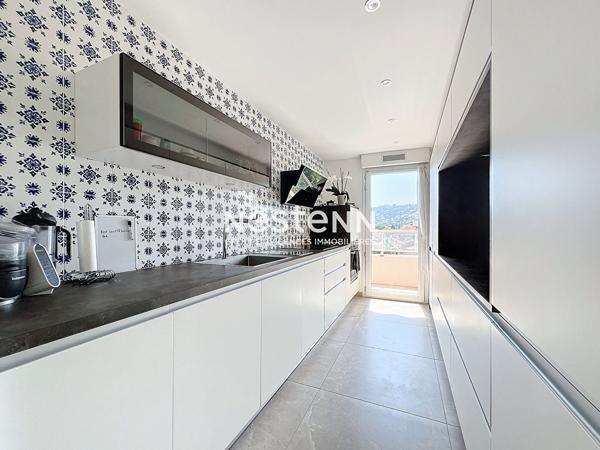 Golfe Juan - 4P - 95m2 - Secteur COURCETTES - Terrasse - Garage - Piscine - Dernier étage - Refait à neuf - Sud