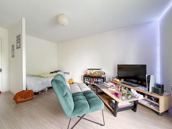 À Vendre - Angers Strasbourg - Studio récent avec balcon et parking en sous-sol !