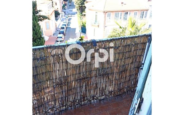 Appartement à vendre    4 pièces •  Hyères