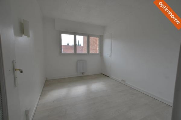 Appartement T4 avec 3 chambres, parking intérieur à Lens