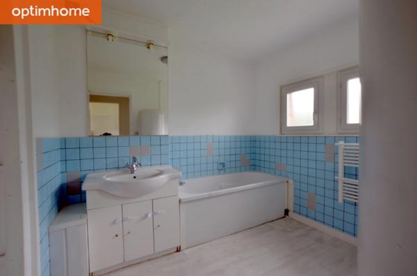 Appartement T4 avec 3 chambres, parking intérieur à Lens