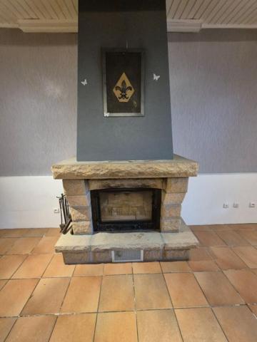 2 Charmantes maisons de 103 m2 et 45 m2, avec vie de plain-pied possible chacune (terrain de 800 m2 environ) dans un quartier calme à 900 m du centre de Le Faouët (Morbihan). (15 min de Plouay, 25 min de Caudan, 30 min de Lanester, 35 min de Lorient)