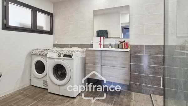 Propriete à vendre 12 pièces ROQUEMAURE 310m²-piscine-spa-sans vis-à-vis- terrain 1225m²