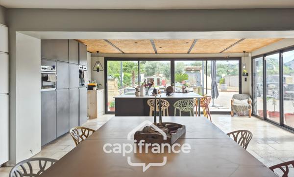 Propriete à vendre 12 pièces ROQUEMAURE 310m²-piscine-spa-sans vis-à-vis- terrain 1225m²