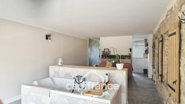 Propriete à vendre 12 pièces ROQUEMAURE 310m²-piscine-spa-sans vis-à-vis- terrain 1225m²