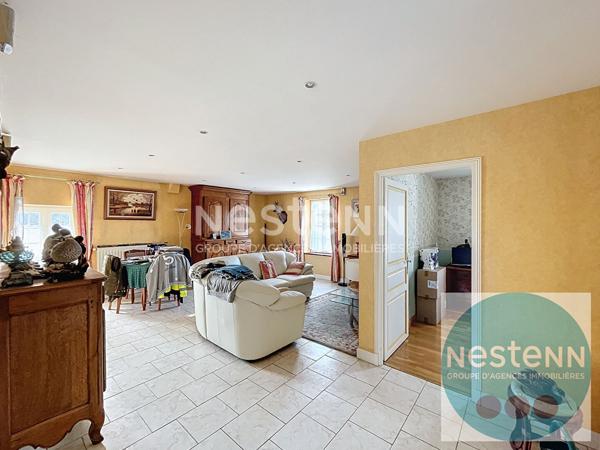 Vineuil, Grande maison de 317 m², ancien restaurant avec appartement, proche des commerces sur un terrain clos de 695 m² avec garage et cave