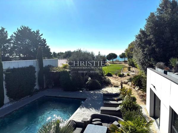 Splendide Villa de 272 m², vue mer sur Fort Boyard, accès privé au rivage