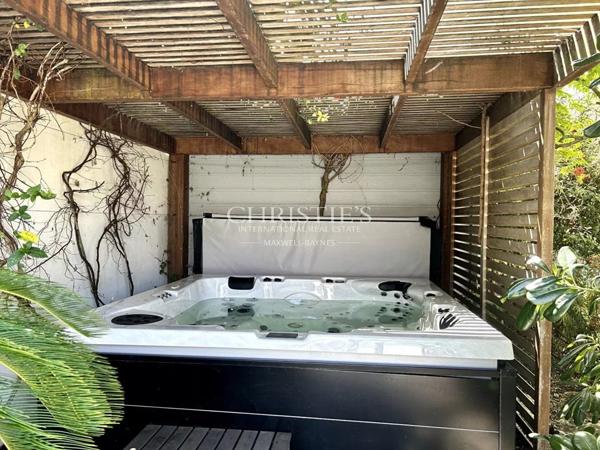 Splendide Villa de 272 m², vue mer sur Fort Boyard, accès privé au rivage