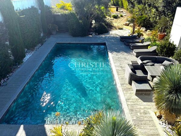 Splendide Villa de 272 m², vue mer sur Fort Boyard, accès privé au rivage