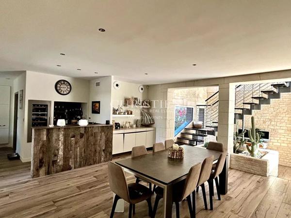 Splendide Villa de 272 m², vue mer sur Fort Boyard, accès privé au rivage