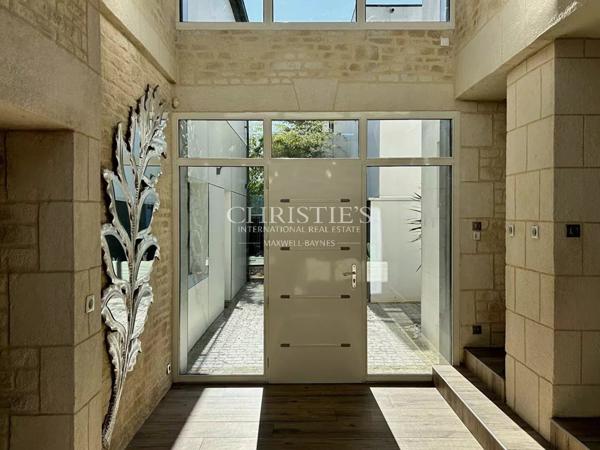 Splendide Villa de 272 m², vue mer sur Fort Boyard, accès privé au rivage