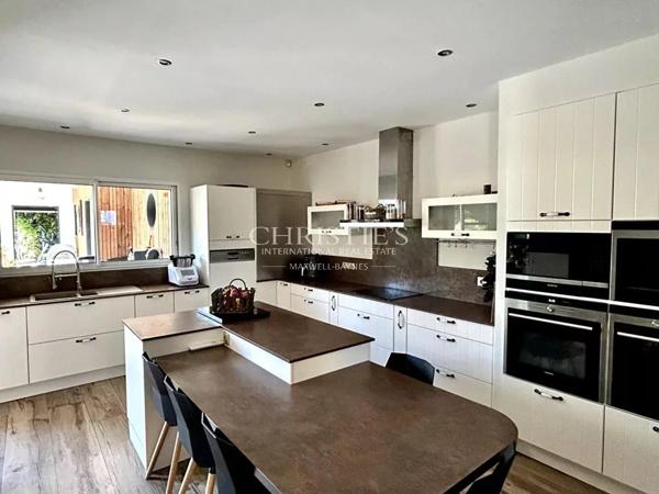 Splendide Villa de 272 m², vue mer sur Fort Boyard, accès privé au rivage