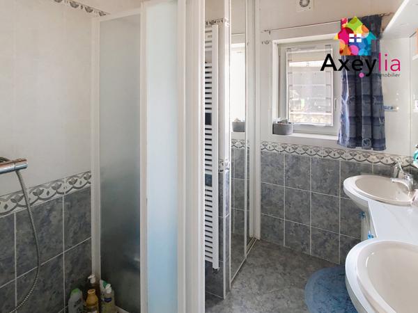 Villemontais (42155) A VENDRE - SECTEUR VILLEMONTAIS - MAISON EN PIERRE AVEC 3 CHAMBRES, GRANGE ET TERRAIN