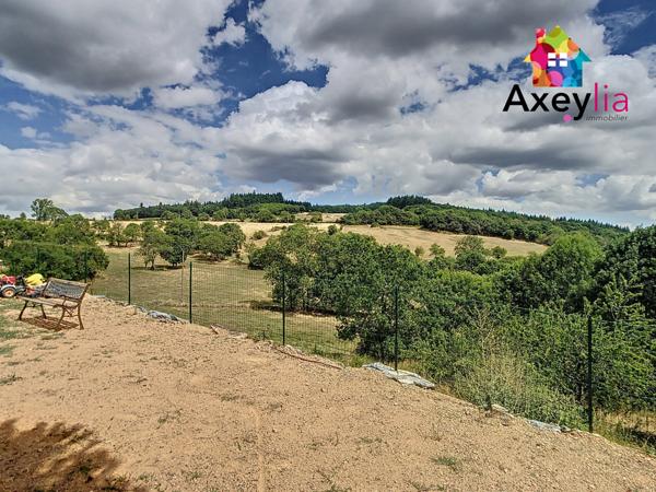 Villemontais (42155) A VENDRE - SECTEUR VILLEMONTAIS - MAISON EN PIERRE AVEC 3 CHAMBRES, GRANGE ET TERRAIN