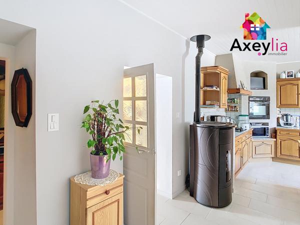 Villemontais (42155) A VENDRE - SECTEUR VILLEMONTAIS - MAISON EN PIERRE AVEC 3 CHAMBRES, GRANGE ET TERRAIN