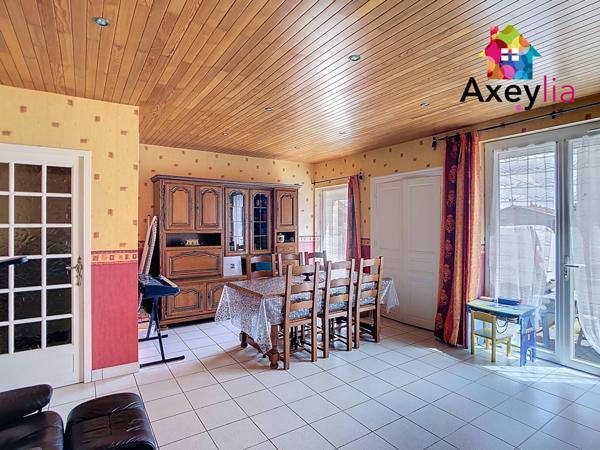 Villemontais (42155) A VENDRE - SECTEUR VILLEMONTAIS - MAISON EN PIERRE AVEC 3 CHAMBRES, GRANGE ET TERRAIN