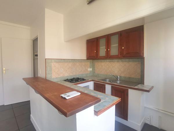 CESSOLE : APPARTEMENT 2 PIECES AU DERNIER ETAGE