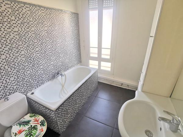 CESSOLE : APPARTEMENT 2 PIECES AU DERNIER ETAGE