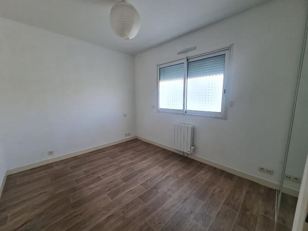 Pilotière - A prox. du Bld J. Verne, de ses transports et de ses commerces, appartement deux pièces récent avec balcon et box en sous-sol