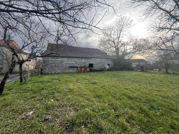 Grange à vendre |  Cercles |  1 pièce | 155 m²