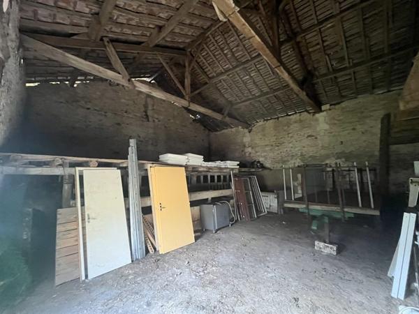 Grange à vendre |  Cercles |  1 pièce | 155 m²