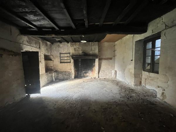 Grange à vendre |  Cercles |  1 pièce | 155 m²