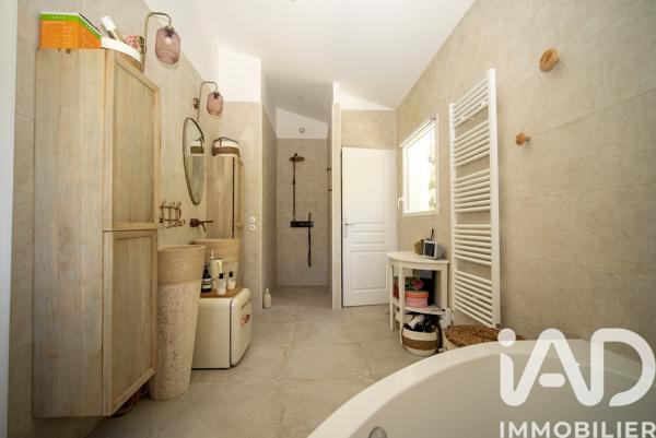 Maison à vendre 7 pièces 185 m² Sanary-sur-Mer