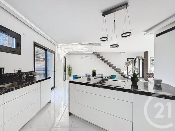 Maison à vendre  9 pièces - 180 m 2   VILLEMOMBLE  - 93