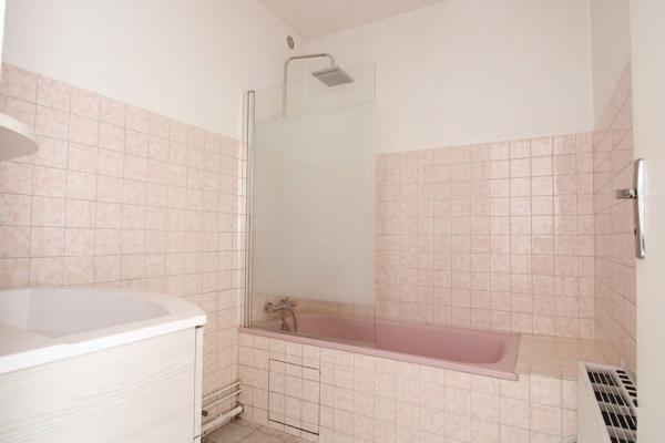 BUXEROLLES - PLAIN-PIED - PROCHE COMMODITÉS ET ÉCOLES - 121 m² - 4 CHAMBRES
