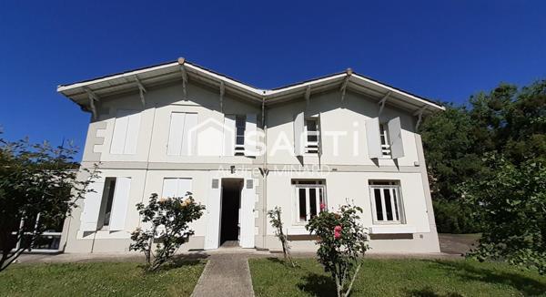 Maison ancienne de 340 m2 avec parc arboré au coeur de Léognan