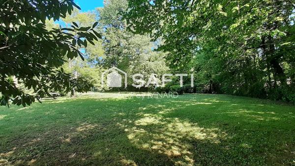 Maison ancienne de 340 m2 avec parc arboré au coeur de Léognan