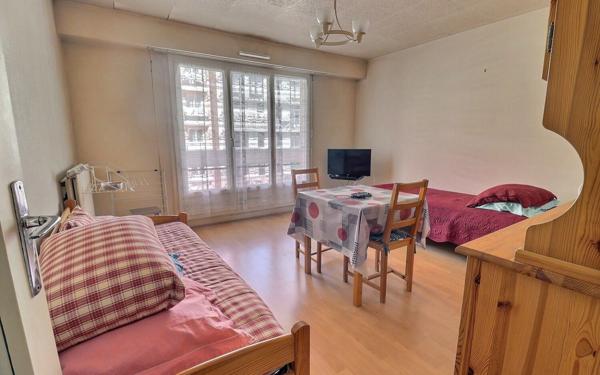 Appartement à vendre    1 pièce • 26 m2 Paris 19