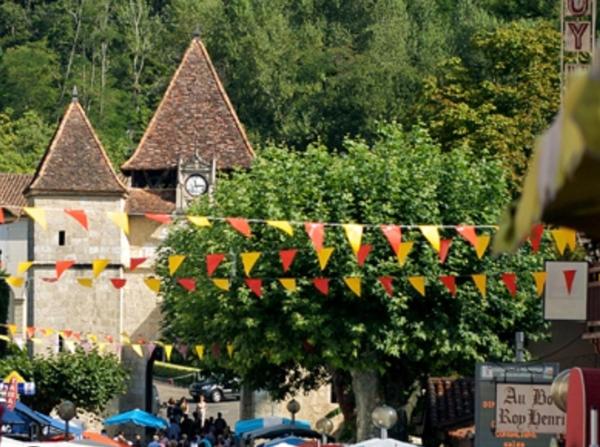STUDIO avec TERRASSE et place de PARKING à vendre proche CAZAUBON