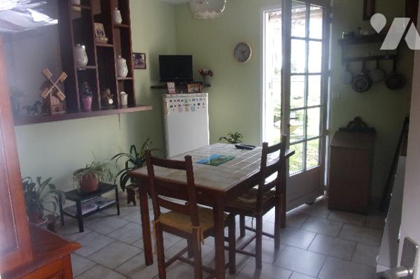 Maison  1 pièce de vie avec cuisine ouverte ,1 salle de bains 3 chambres,1WC, 1 cellier,1 garage