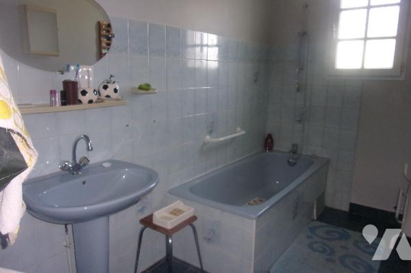 Maison  1 pièce de vie avec cuisine ouverte ,1 salle de bains 3 chambres,1WC, 1 cellier,1 garage