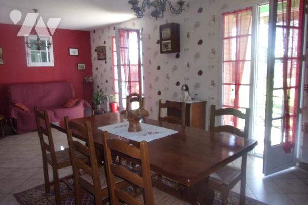 Maison  1 pièce de vie avec cuisine ouverte ,1 salle de bains 3 chambres,1WC, 1 cellier,1 garage