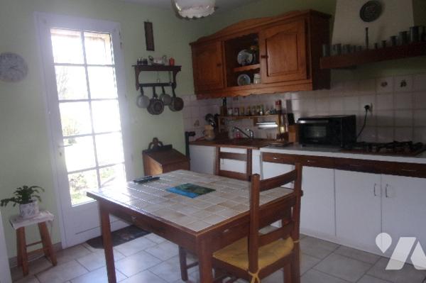 Maison  1 pièce de vie avec cuisine ouverte ,1 salle de bains 3 chambres,1WC, 1 cellier,1 garage