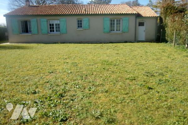 Maison  1 pièce de vie avec cuisine ouverte ,1 salle de bains 3 chambres,1WC, 1 cellier,1 garage